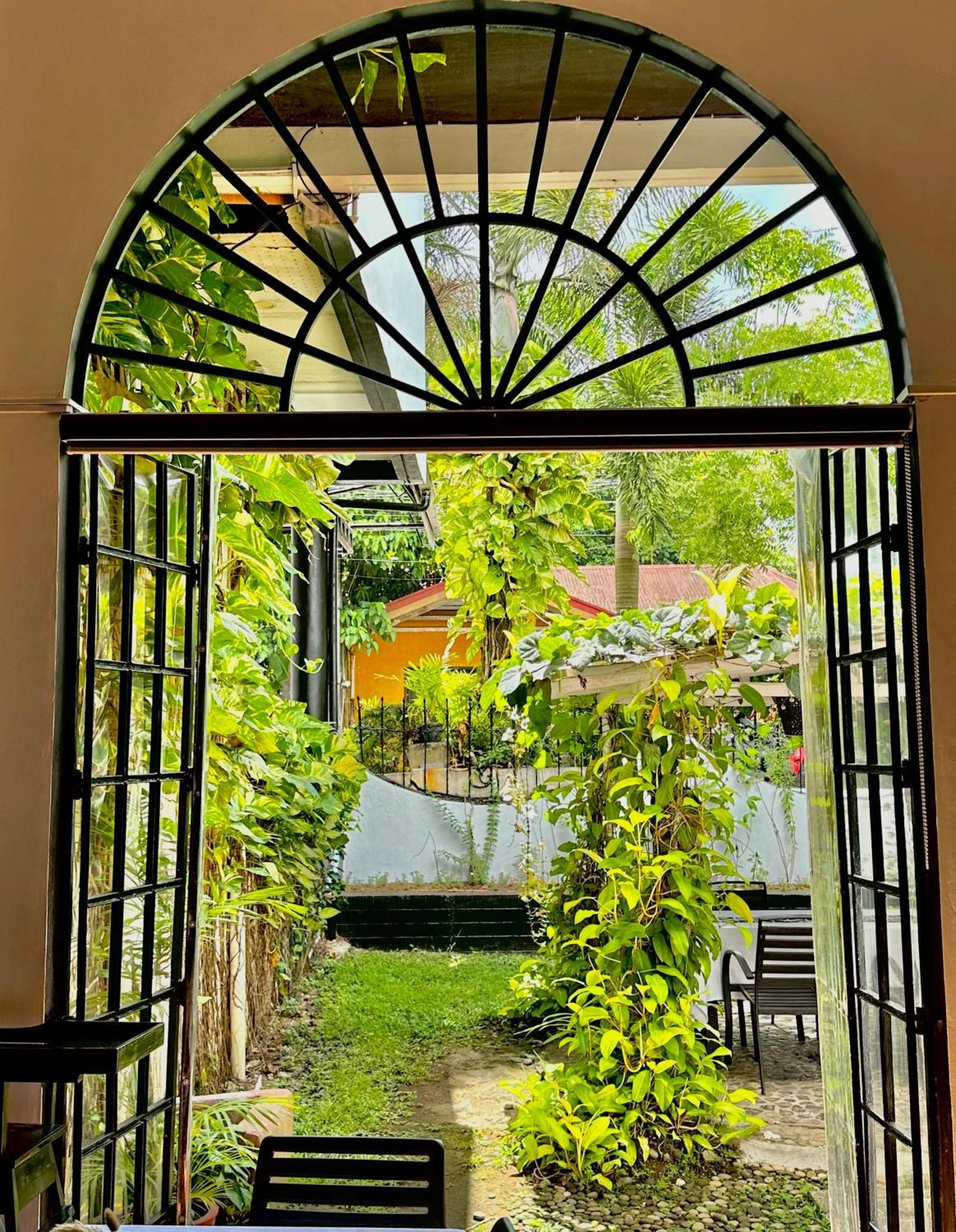 Fernando's Hotel Sorsogon Exterior foto